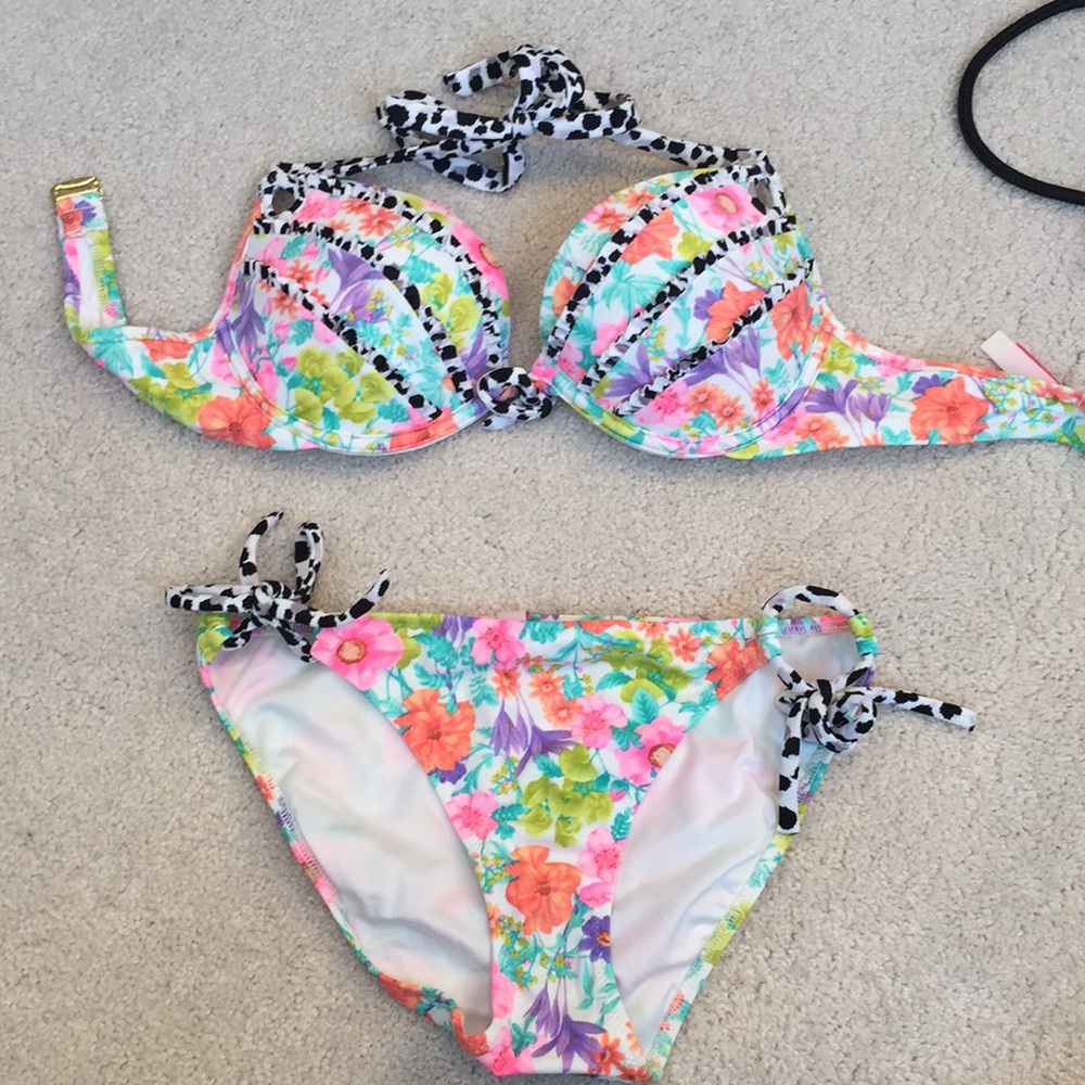 Victoria’s Secret bikini